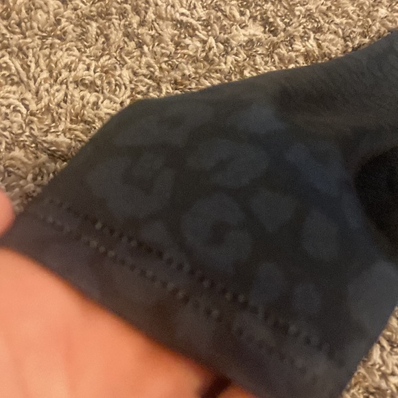 Cheats print butt lifting leggings. - Picture 4 of 4